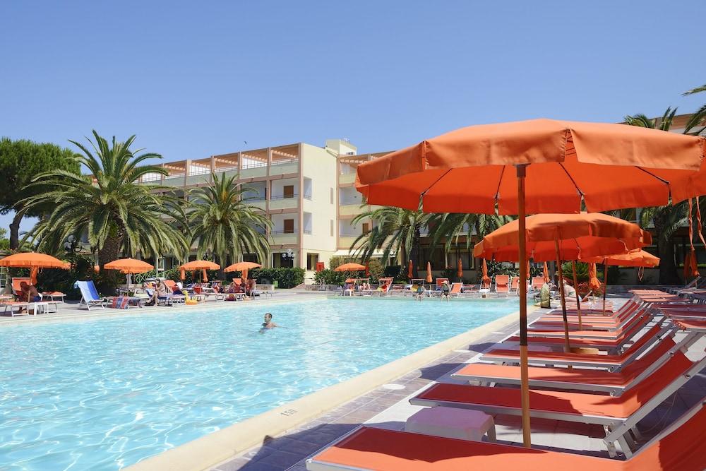 Oasis Hotel 4*
