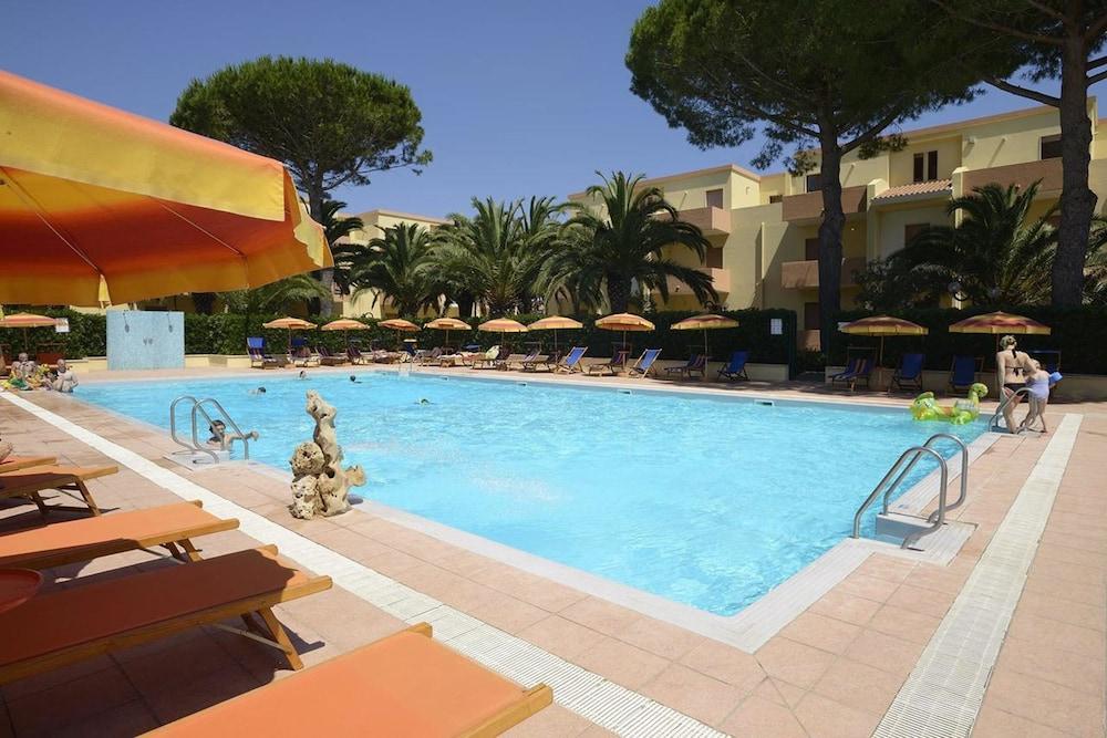 Oasis Hotel 4*