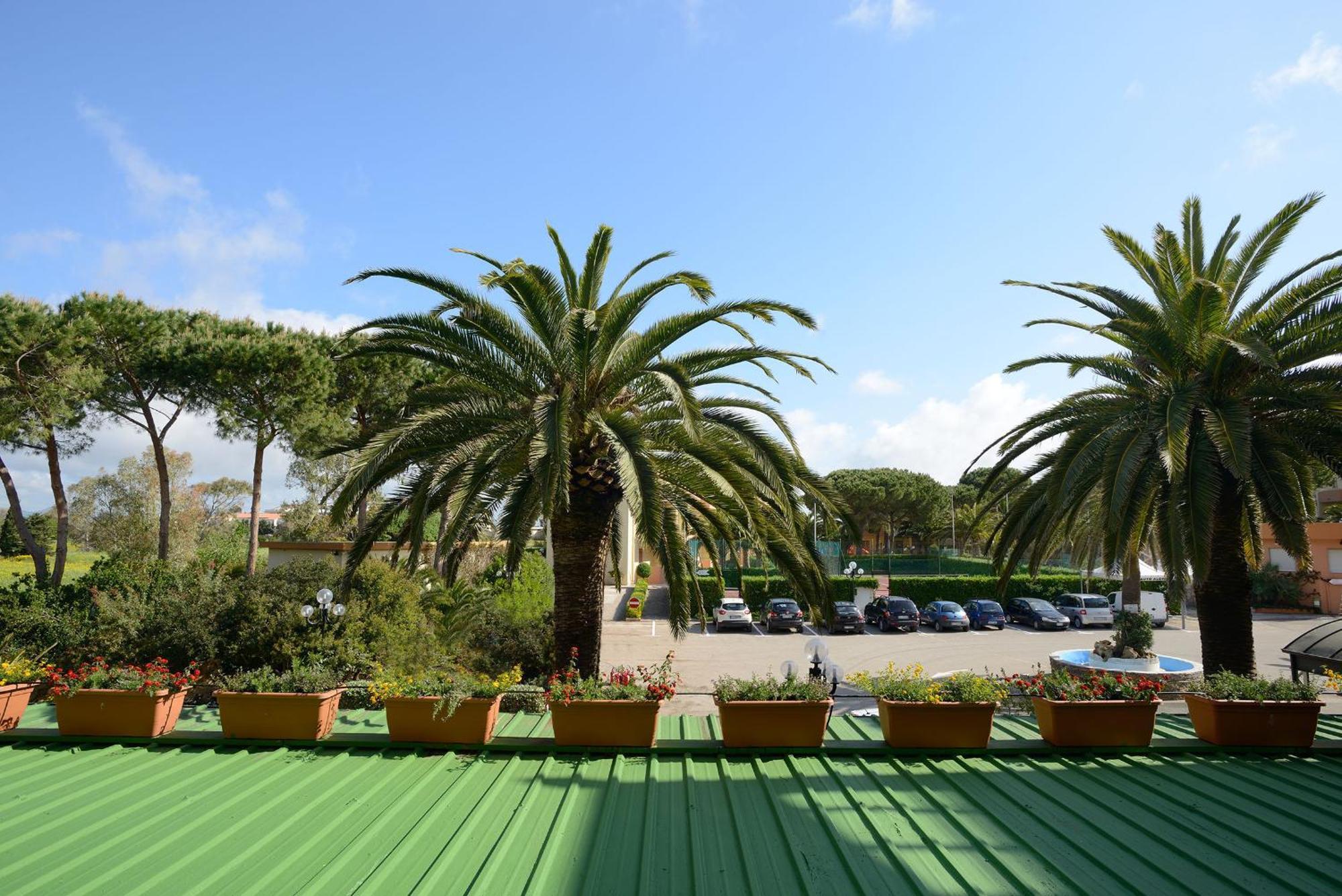 Hotel Oasis 4*