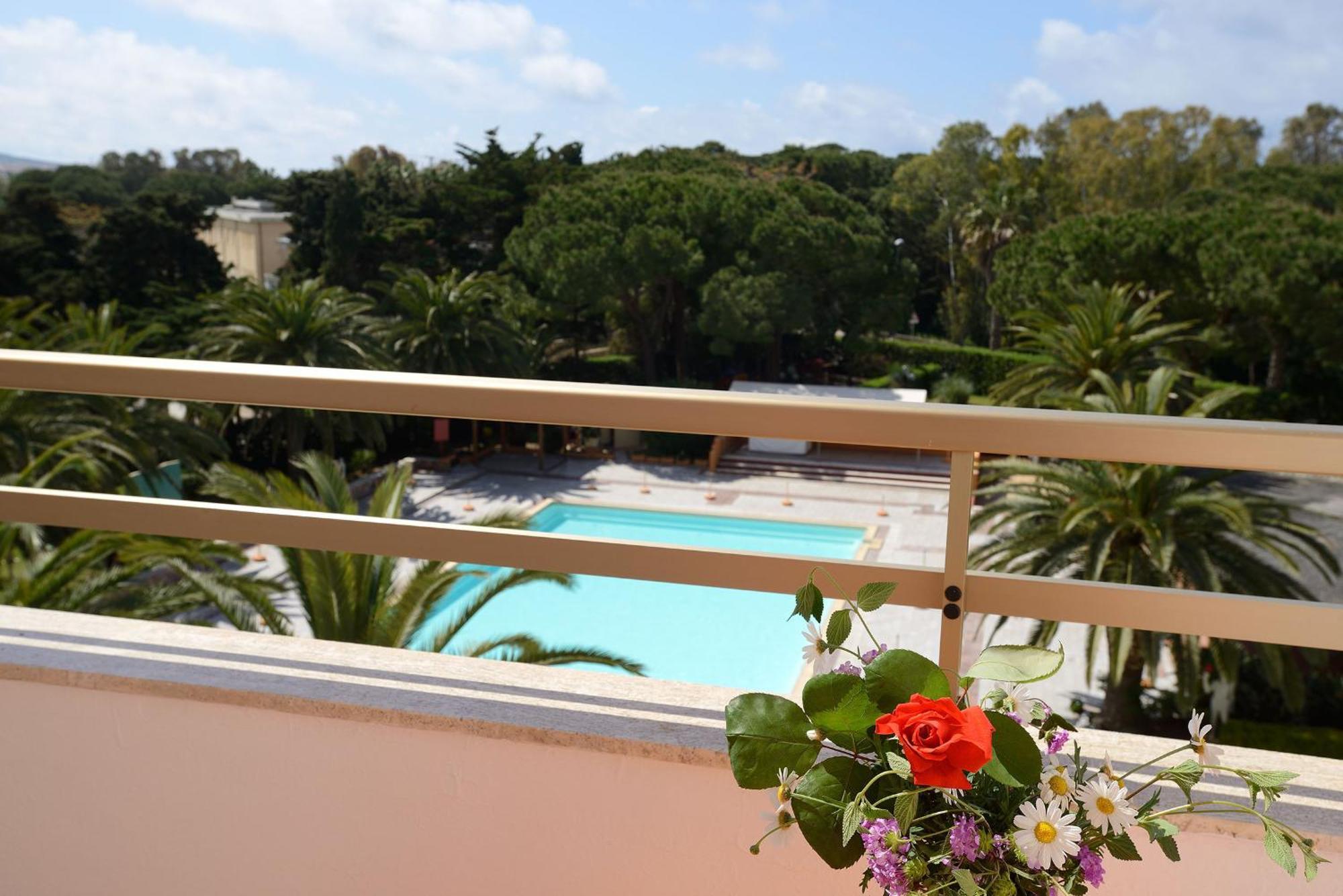 Hotel Oasis 4*